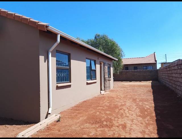 3 BEDROOM HOUSE FOR SALE IN PROTEA GLEN